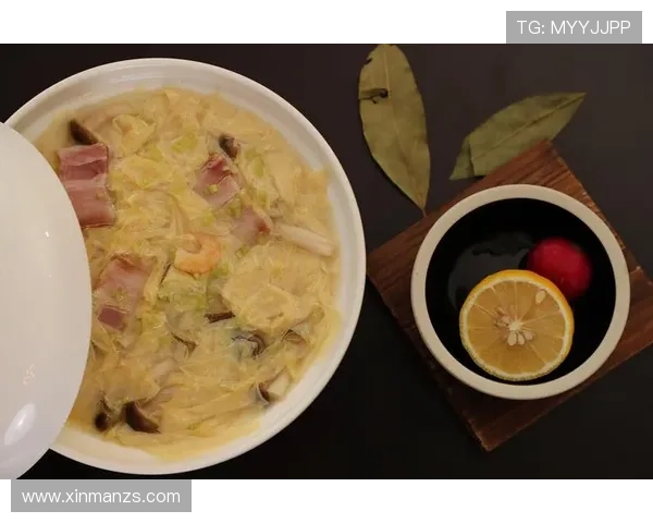 肖若腾赛前啃鸡腿的样子，像极了我熬夜追剧时偷吃宵夜